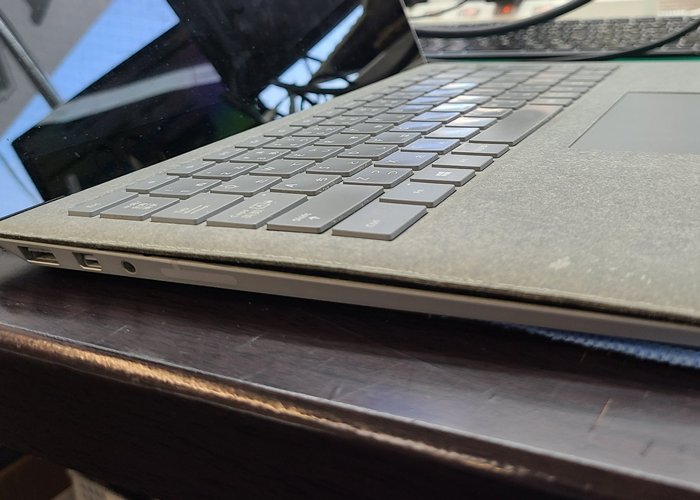 Microsoft Surface(サーフェス)のバッテリーが膨張するとどんな事が 