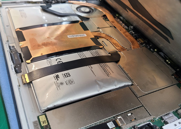 Microsoft Surface(サーフェス)のバッテリーが膨張するとどんな事が 