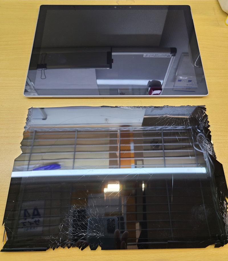 即日対応】Surface Pro4の画面割れ/液晶割れ修理 - 大阪梅田店 