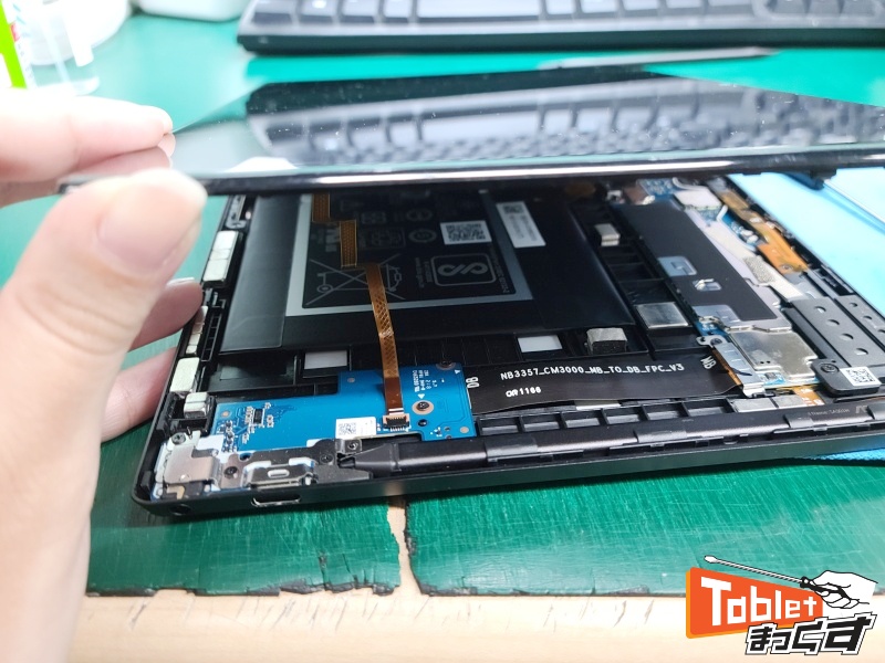 ASUS Chromebook Detachable CM3 (CM3000)の液晶破損修理【大阪梅田店 
