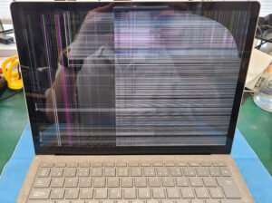 Surface Laptop 3 13.5inchの修理（画面・バッテリー・充電不良・基板 