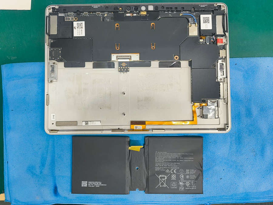 Surface Go3 充電器を抜くと電源が落ちる【即日バッテリー交換修理 
