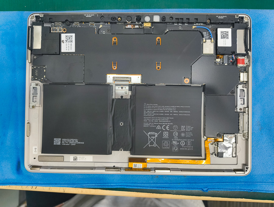 Surface Go3 充電器を抜くと電源が落ちる【即日バッテリー交換