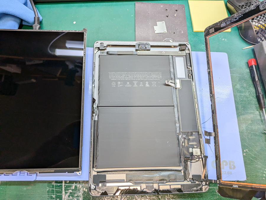 iPad (第7世代) ガラスが割れてタッチが効かない【画面交換修理