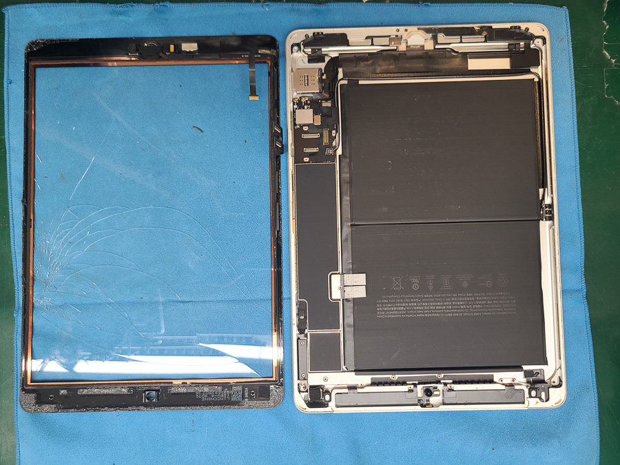 iPad 第9世代 64GB【画面ひびあり】 iPad 第9世代のフロントパネル＋ 