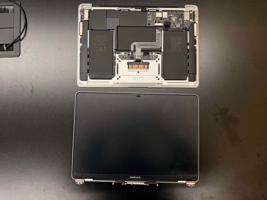 MacBook Air (M1 , 2020) 液晶割れ画面交換修理 - タブレット修理専門 