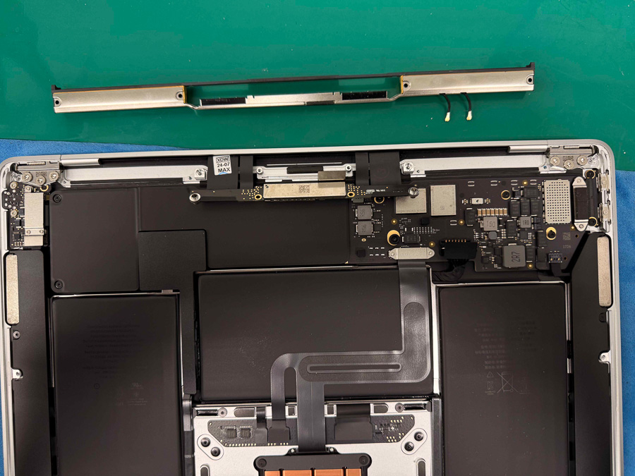 MacBook Air (M1 , 2020) 液晶割れ画面交換修理 - タブレット修理専門 