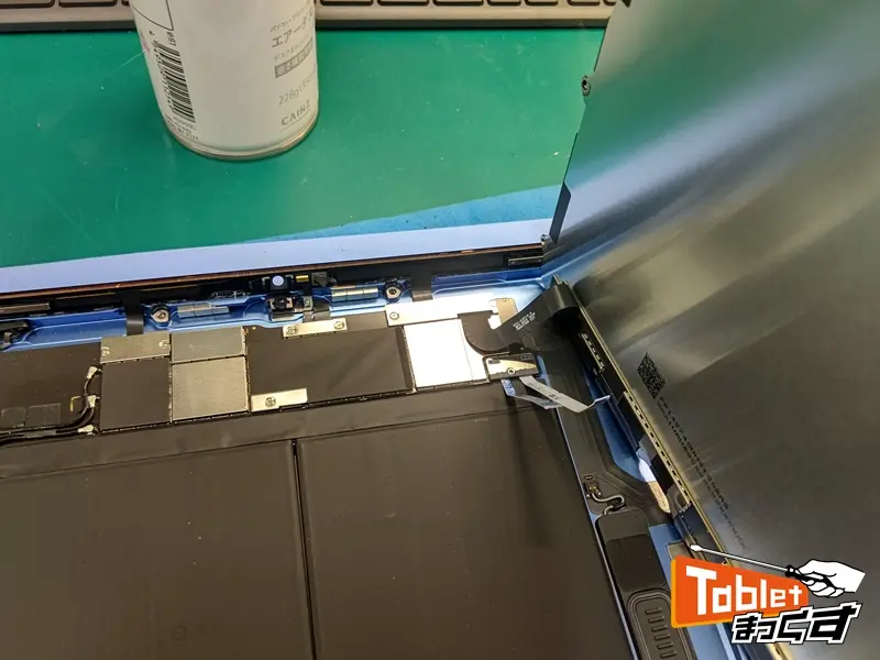 Apple　iPad　(第10世代)　バッテリーコネクタ取り外し