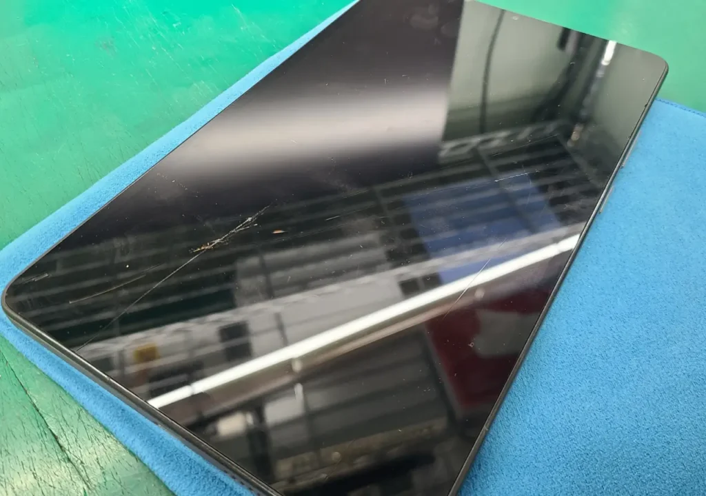 Lenovo Tab One 画面割れ　全体写真