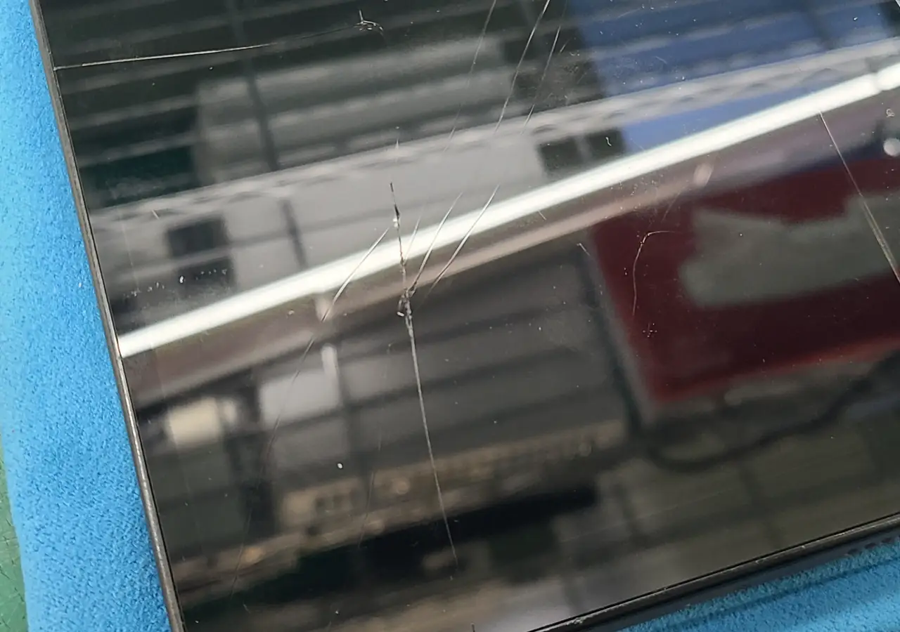 Lenovo Tab One 画面割れ拡大図