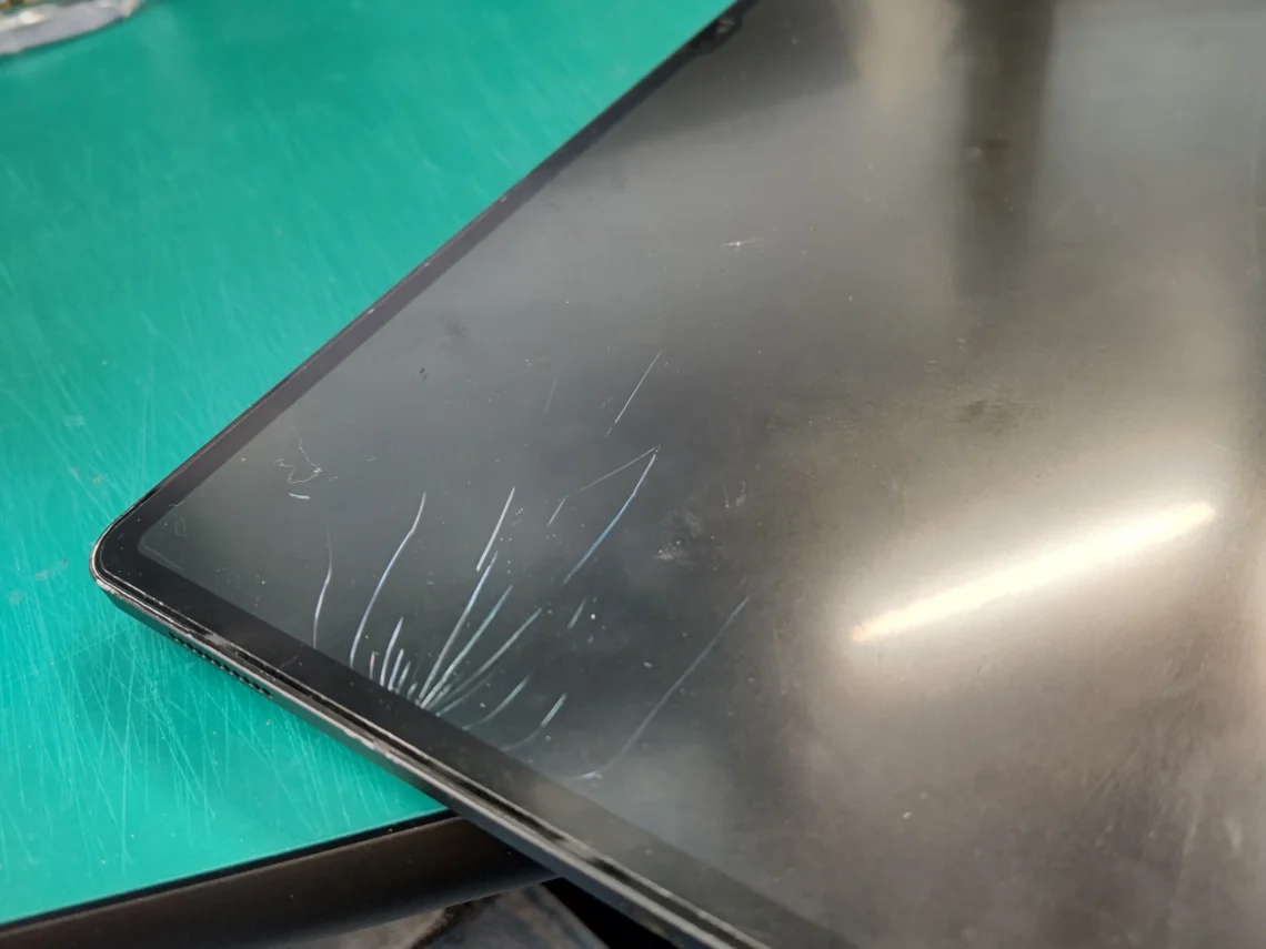 Galaxy Tab S8 Ultra 破損状況