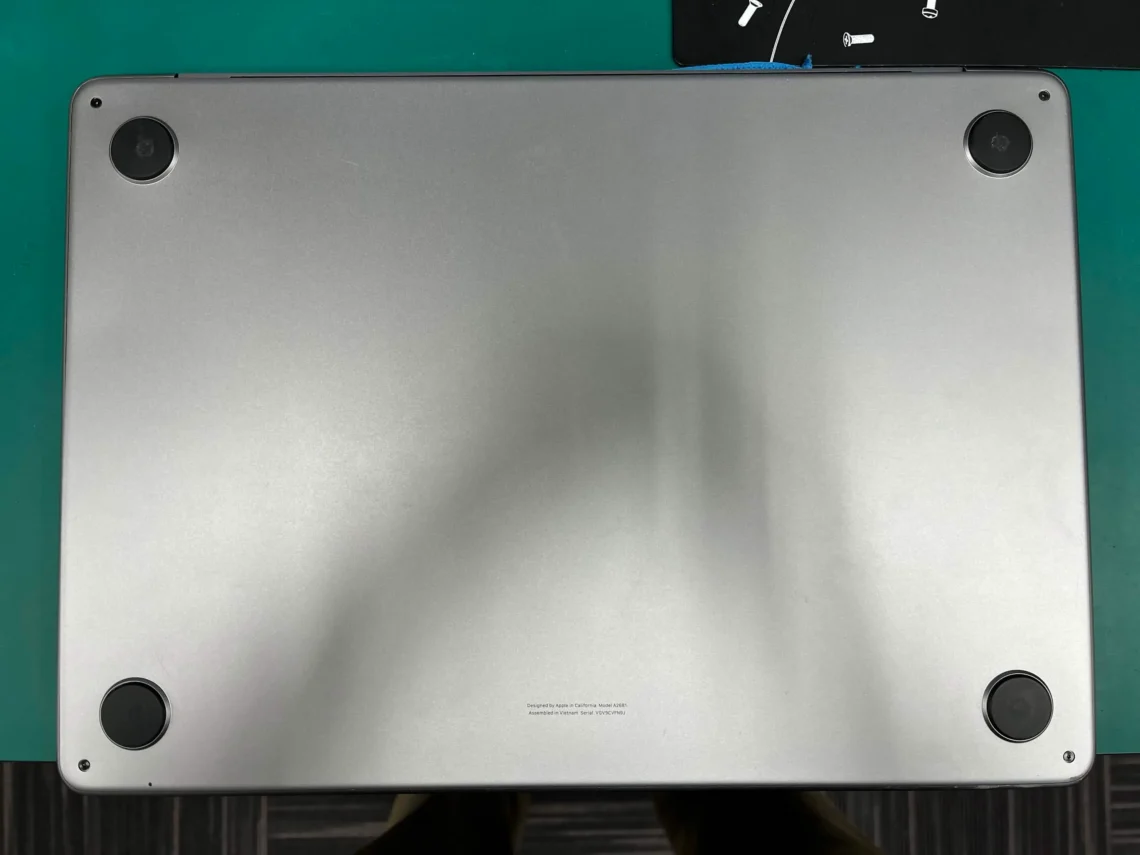 MacBook Air 13inch M2 2022 分解開始