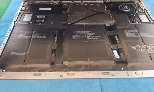 Surface Laptop 4 13.5inch 充電器を抜くと電源が落ちる【即日修理】-20