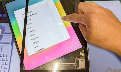 iPad（第7世代）ガラスが割れてタッチが効かない【画面交換修理】-02